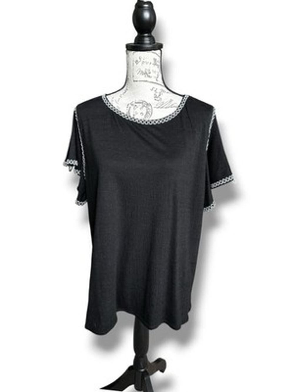 Max Studio Black Flutter Sleeve Round Neck Embroidered Hi Low Blouse 1X